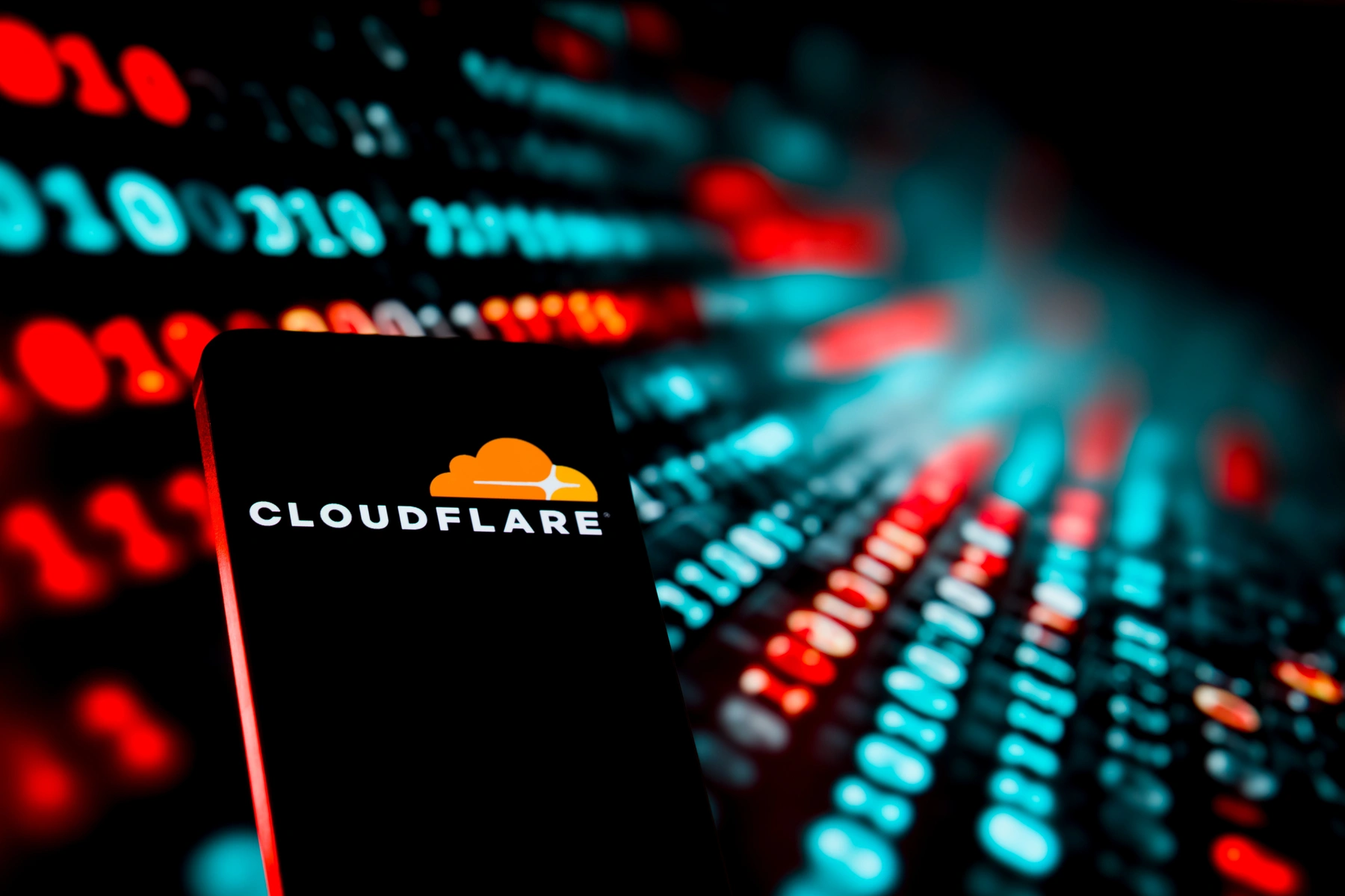 Cloudflare присвоил домену, связанному с мессенджером Max, статус «spyware». При этом у сайта сохранился TLS‑сертификат, а само приложение по‑прежнему доступно в магазинах приложений. Ранее сервис уже помечал похожие клиенты мессенджеров.