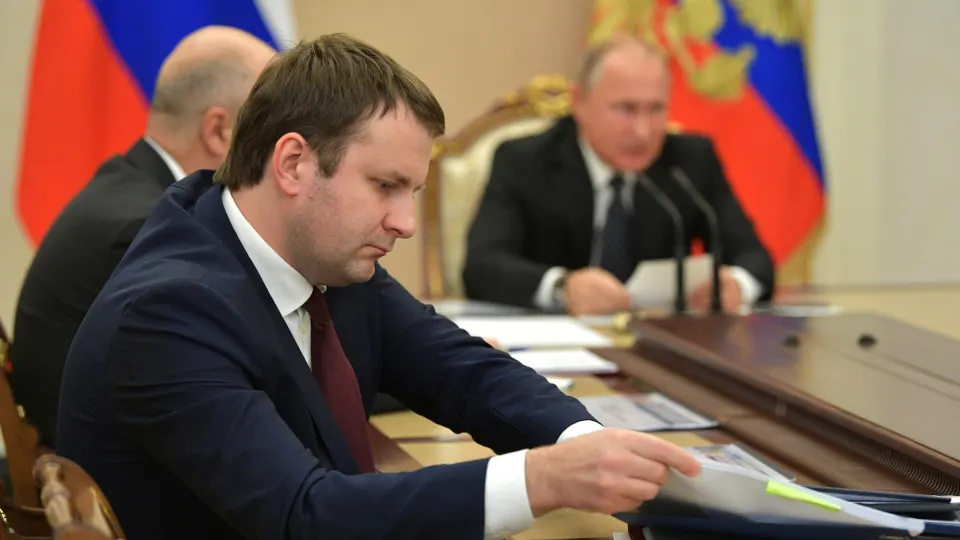 Помощник президента по экономике Максим Орешкин заявил, что сжатие интернет-доступа не стало ключевым фактором сокращения ВВП в начале 2026 года; регуляторы указывают на дефицит ресурсов, кадров и медленную технологическую перестройку.