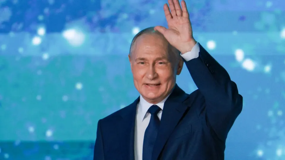 Президент Владимир Путин заявил, что при ограничениях мобильного интернета в России должны бесперебойно работать жизненно важные онлайн‑сервисы, включая портал госуслуг, платёжные системы и запись к врачу. Он связал недавние перебои в крупных городах с мерами по предотвращению терактов и поручил проработать механизмы информирования граждан об отключениях.