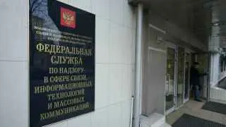 Роскомнадзор прекратил действие 1967 лицензий операторов связи за нарушения отчетности, наибольший удар пришёлся на столичный регион. Эксперты предупреждают, что жёсткое регулирование может привести к росту тарифов и ухудшению доступности интернета.