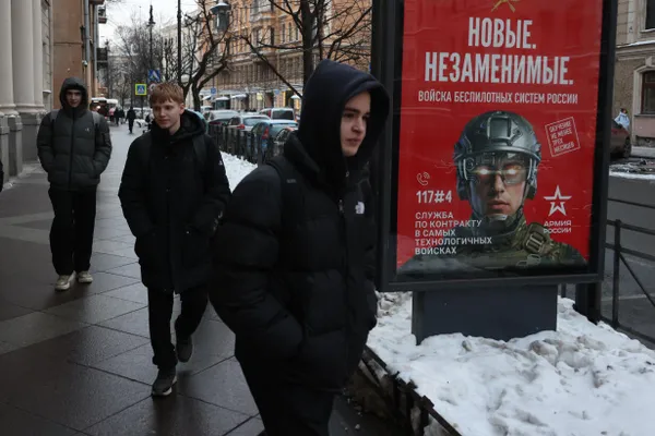 Мобильные операторы предупреждают о возможных временных ограничениях связи в столице в праздничные дни; жителям советуют заранее позаботиться о доступе в интернет через Wi‑Fi.
