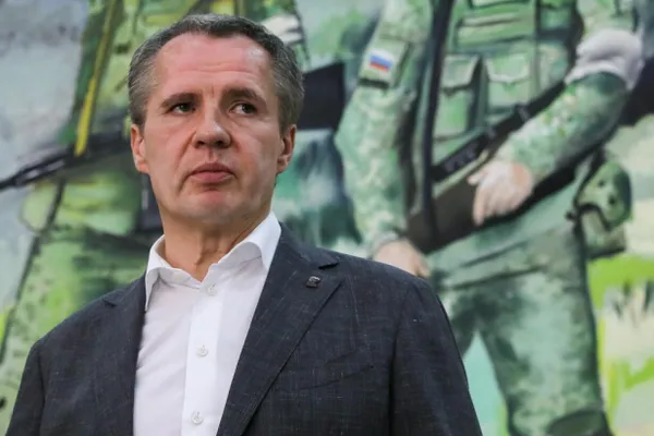 Новый глава Белгородской области Александр Шуваев объявил о возобновлении городского освещения с 30 мая и поручил восстановить стабильное предоставление мобильного интернета; решения в районах будут приниматься с учётом оперативной обстановки.