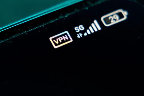 Сервис Cloudflare убрал индикатор «шпионское программное обеспечение» с двух доменов, связанных с российским мессенджером «Макс». Почему метку сняли — официально не объясняют.