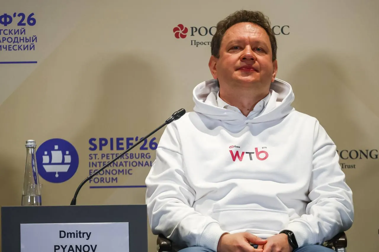 На ПМЭФ‑2026 первый зампред ВТБ Дмитрий Пьянов объяснил, что сотрудничество с маркетплейсом — попытка приблизить банк к процессу покупки клиента и перейти от роли «торговца деньгами» к модели «неоклассического банка».