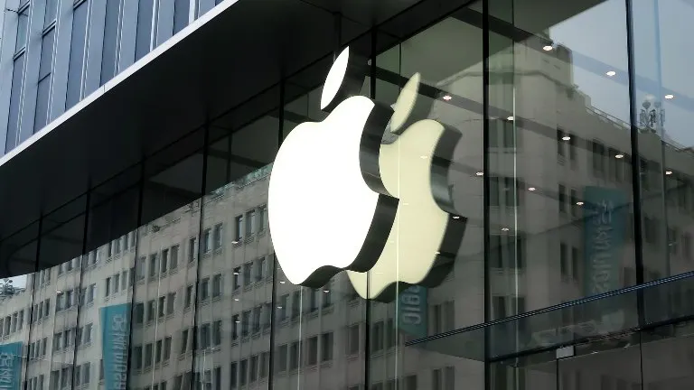 Суд в Москве оштрафовал Apple на 500 тыс. рублей после удаления из App Store основных приложений холдинга VK.