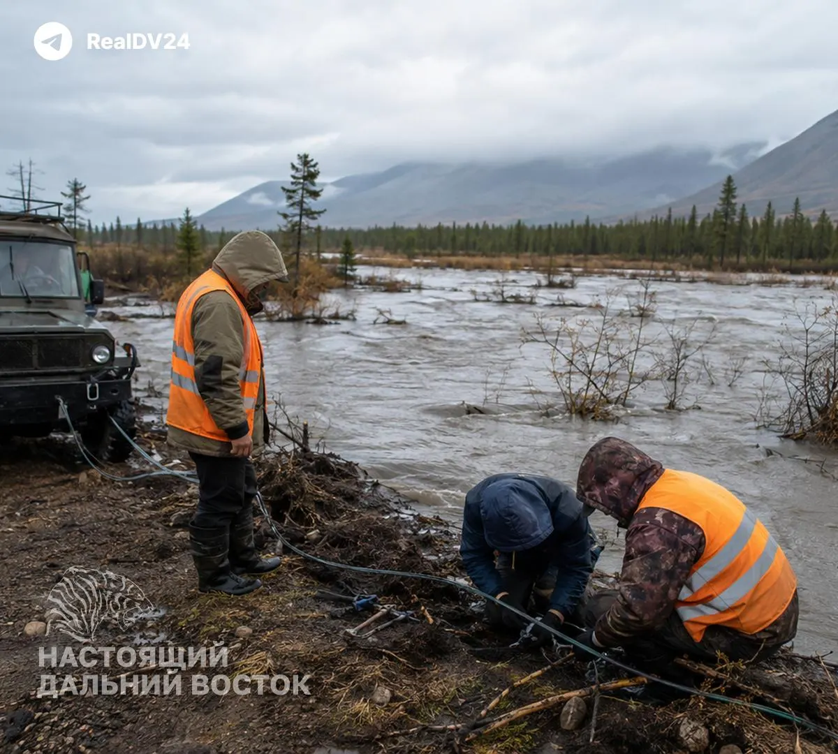 В Магаданской области из‑за паводка повреждена оптоволоконная линия и подстанция связи — несколько населённых пунктов остаются без интернета и мобильной связи, сроков полного восстановления пока нет.