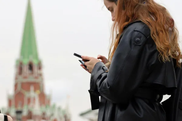 Операторы отмечают увеличение объёма рекламных SMS — в апреле 2026 года рост составил около 37% год к году, рекламные бюджеты выросли в среднем на 20%. Бизнес использует СМС прицельно для срочных триггеров и краткосрочных акций.