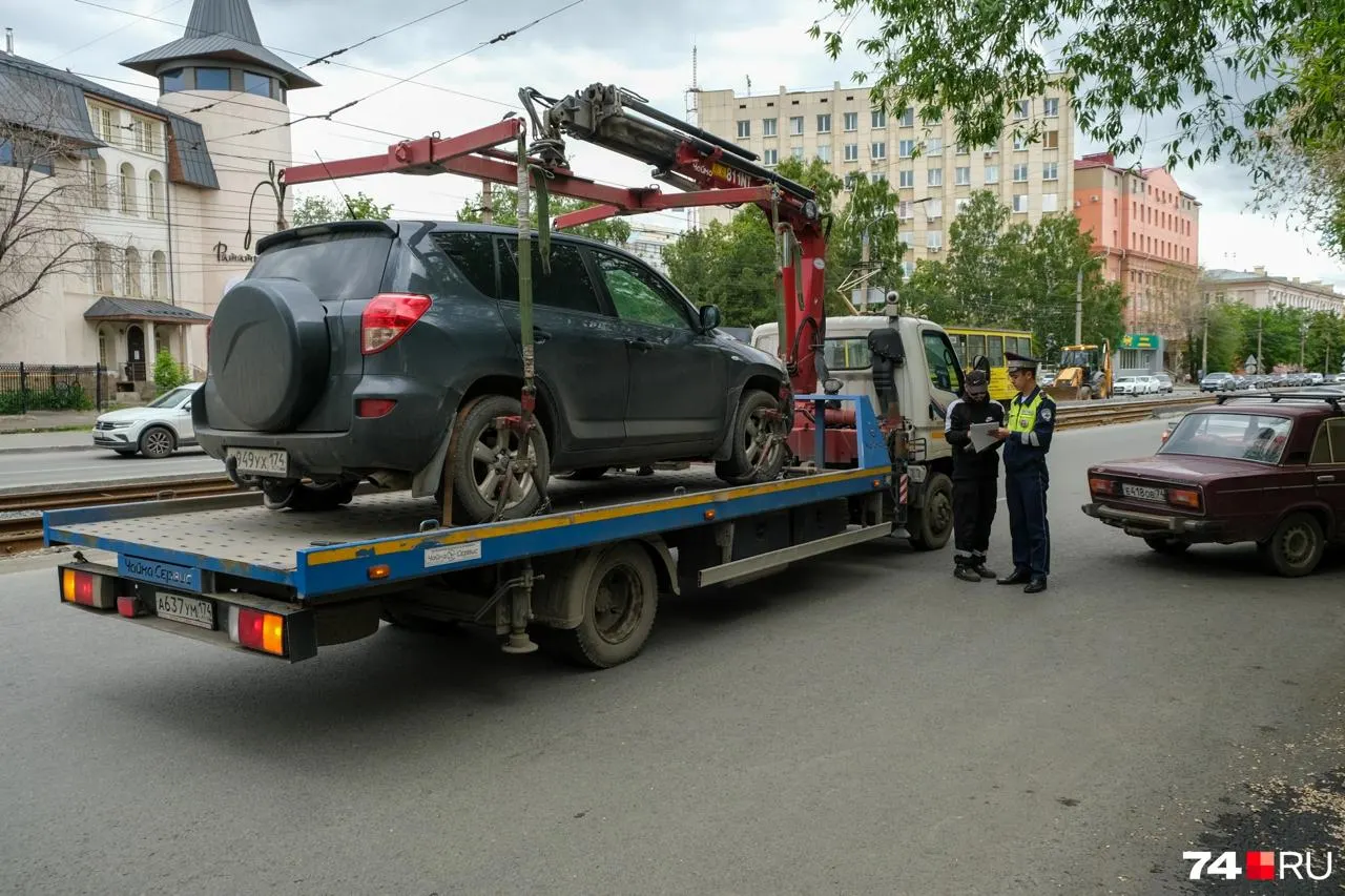 В регионе запущен чат‑бот в мессенджере: по номеру машины можно узнать, на какую штрафстоянку её увезли. Пока подключены две площадки.