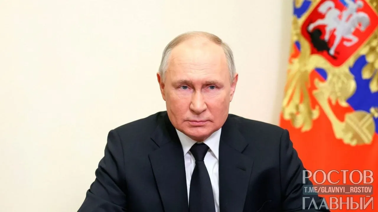 Президент поручил правительству и ФСБ гарантировать доступ к ключевым онлайн‑сервисам — в том числе системам медпомощи, «Госуслугам» и платёжным платформам — даже при введении временных ограничений.