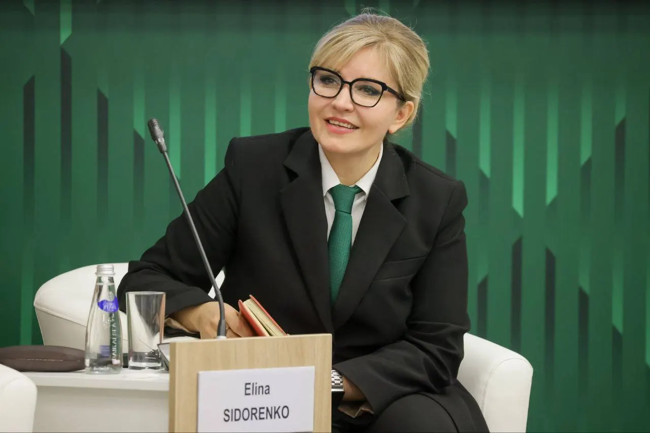 Лидер списка ЛДПР по Новосибирской области и Алтаю — представительница Москвы Элина Сидоренко; второе место заняла бывшая вице-мэр Новосибирска и руководитель филармонии Анна Терешкова.