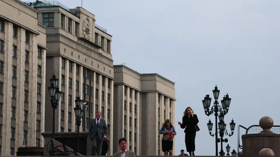 После выборов в Госдуму обсуждают введение платы за зарубежный интернет-трафик и ужесточение ограничений на VPN; сроки реализации пока не определены.