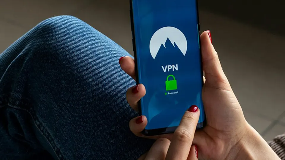 Американская компания Apple удалила из российского App Store приложение Incy, предназначенное для подключения к VPN-серверам, по требованию Роскомнадзора. Разработчики пытаются вернуть приложение; в других странах проект по-прежнему доступен.